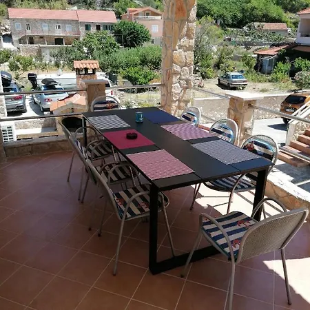 Natali * Jelsa (Hvar)